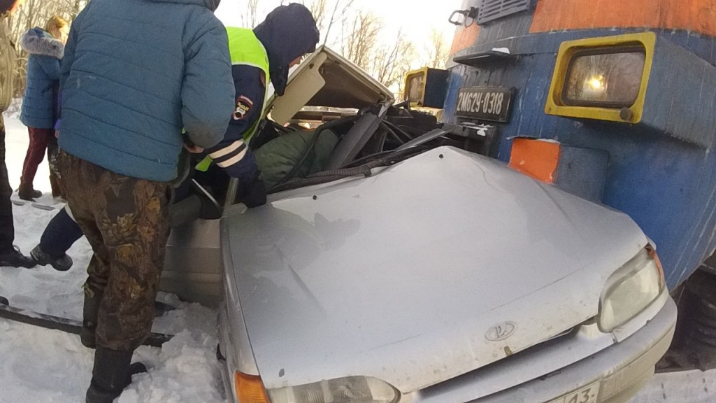В Мордовии автомобиль столкнулся с электричкой, есть пострадавшие